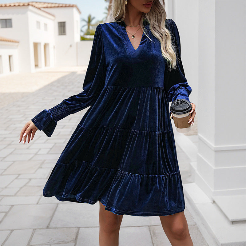 Damen Velvet-Kleid mit V-Ausschnitt und voluminösem Rüschendesign R&B