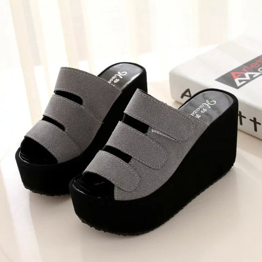 Damen Wedge-Pantoletten mit modischem Riemendesign und komfortablem Fußbett R&B