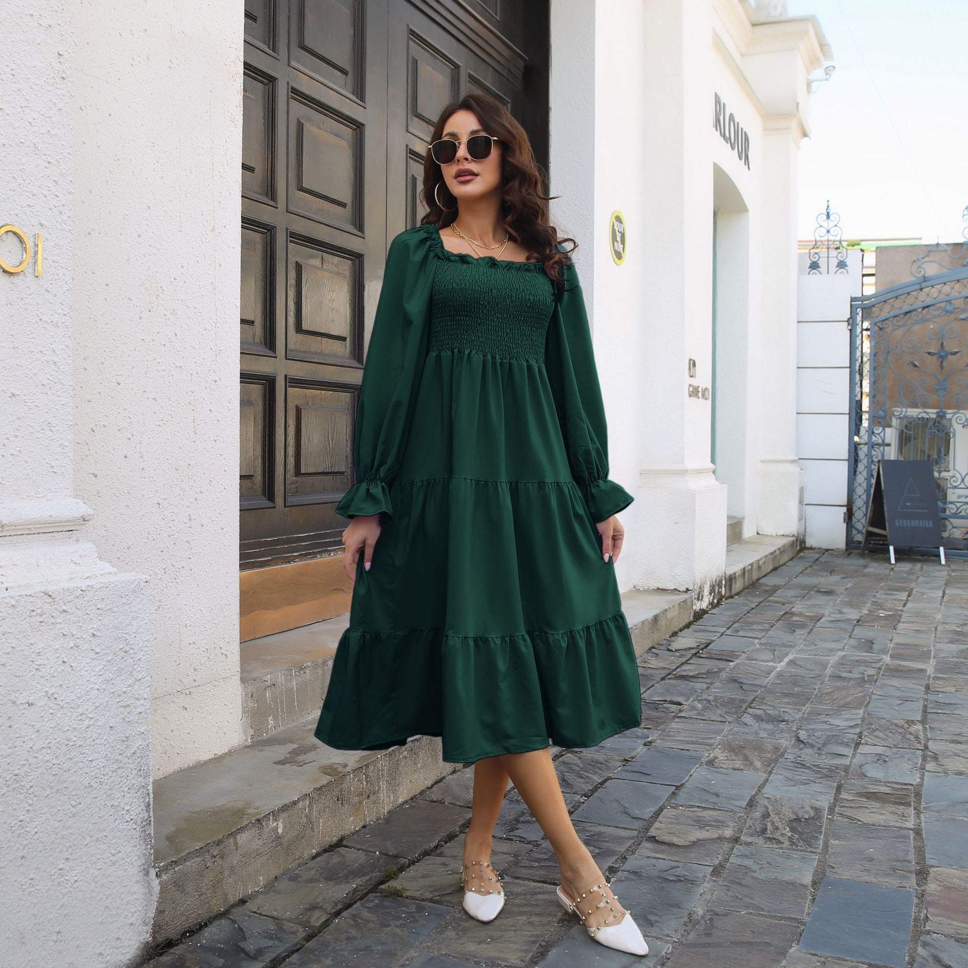 Damen Midi-Kleid mit schulterfreier Rückenpartie und Rüschendetails R&B