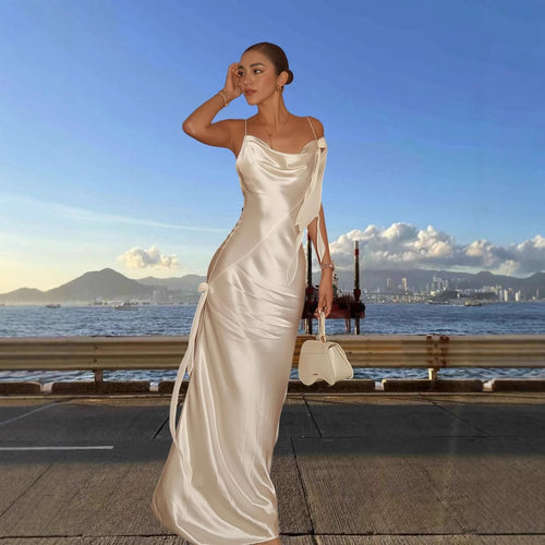 Damen Elegantes Satin-Maxikleid mit raffiniertem Raffungseffekt und asymmetrischen Trägern R&B