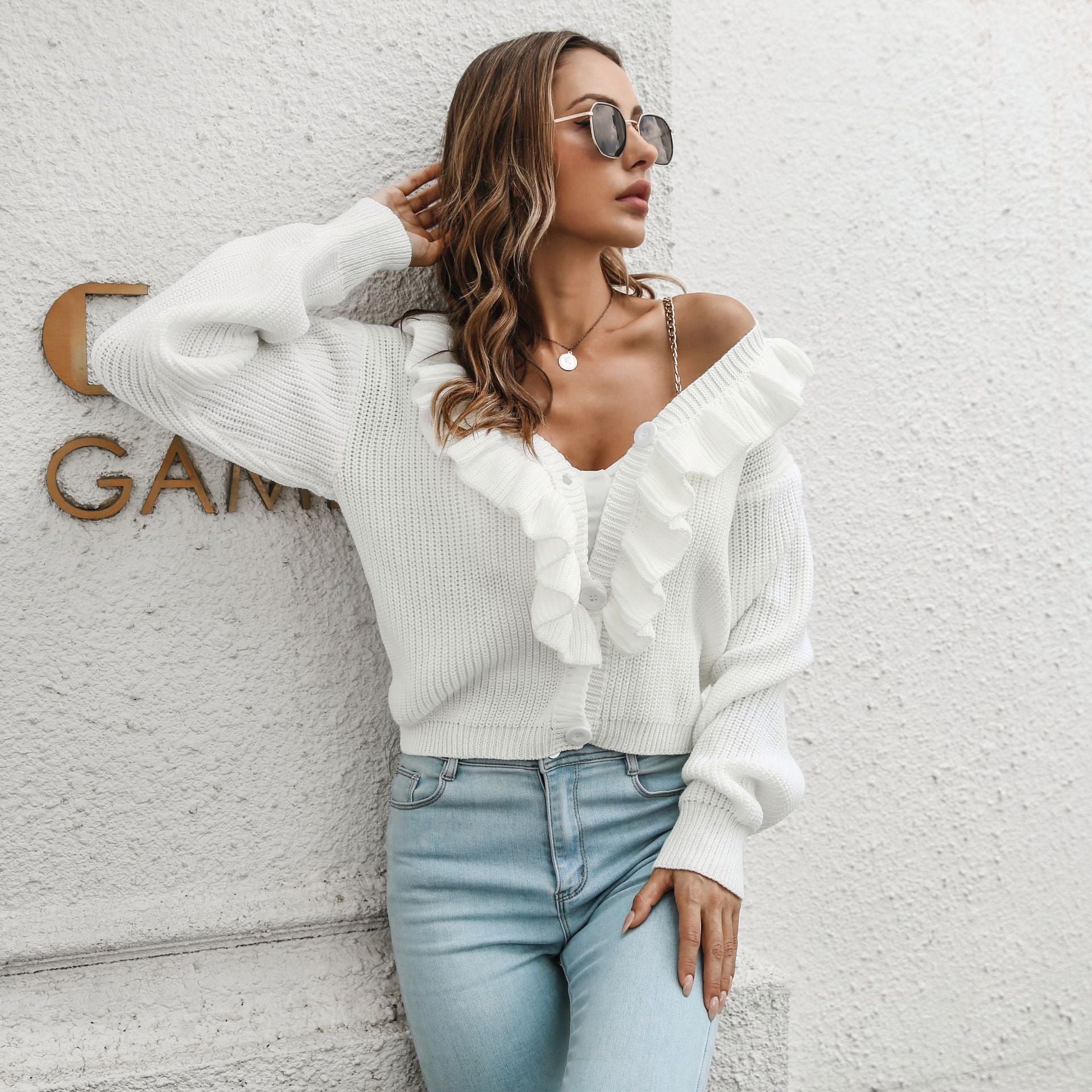 Damen Strickjacke mit Rüschendetails und knöpfbarem Frontverschluss R&B