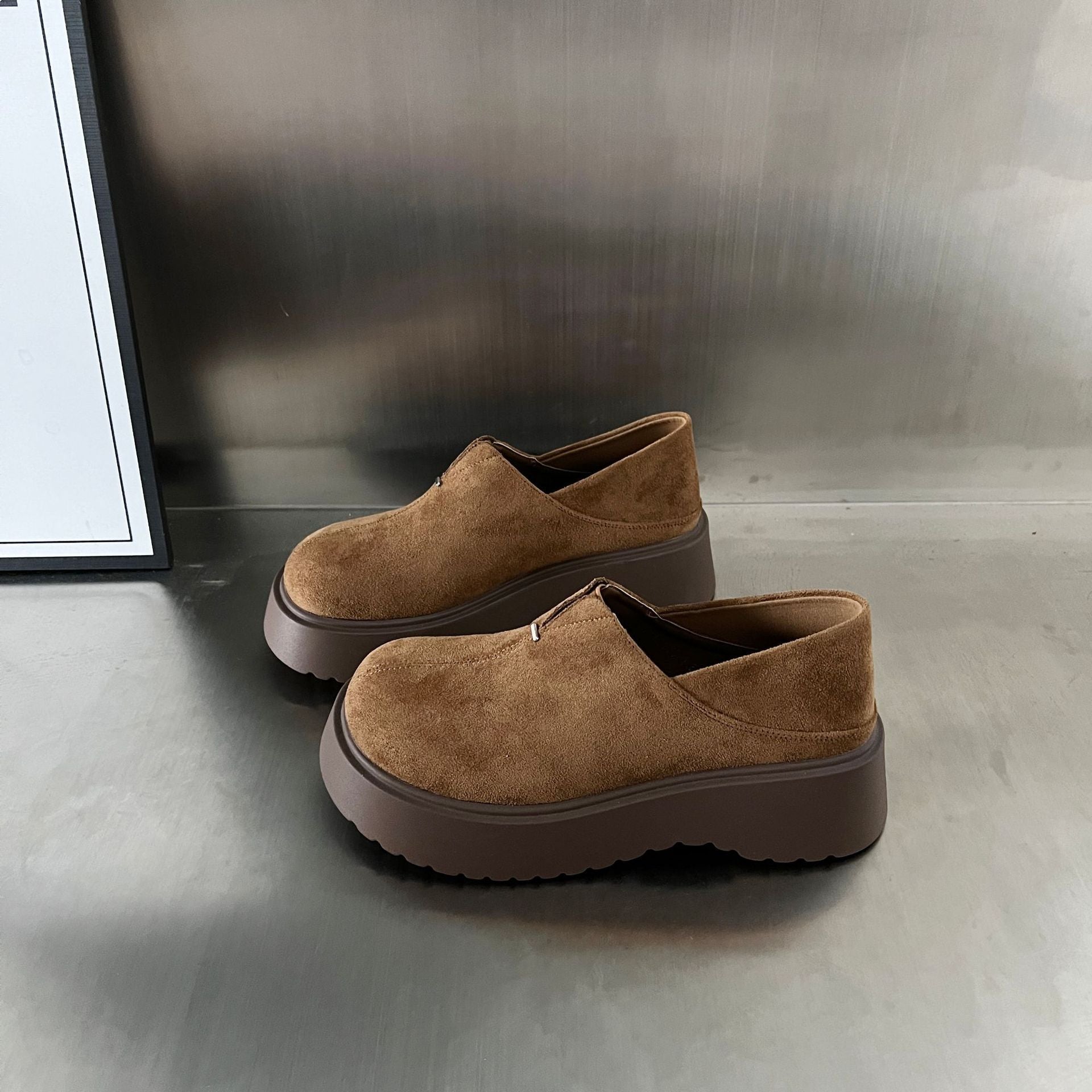 Damen elegante Slip-On Sneaker mit einem bequemen Plateau und hochwertiger Wildleder-Oberfläche R&B