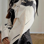 Damen Modische Cropped Jacke mit geometrischem Design und Kunstlederdetails R&B