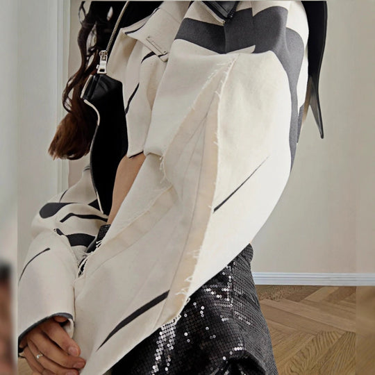 Damen Modische Cropped Jacke mit geometrischem Design und Kunstlederdetails R&B