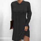 Damen Strickkleid mit Kapuze und seitlichen Schlitzen
