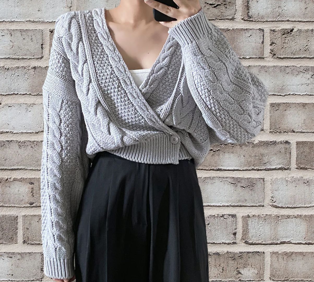 Damen Strickjacke mit tiefem V-Ausschnitt und Zopfstrickdesign R&B