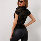 Damen nan transparentes Mesh-Top mit samtflock-Floralmuster, Rüschenkragen und figurbetonter Passform R&B