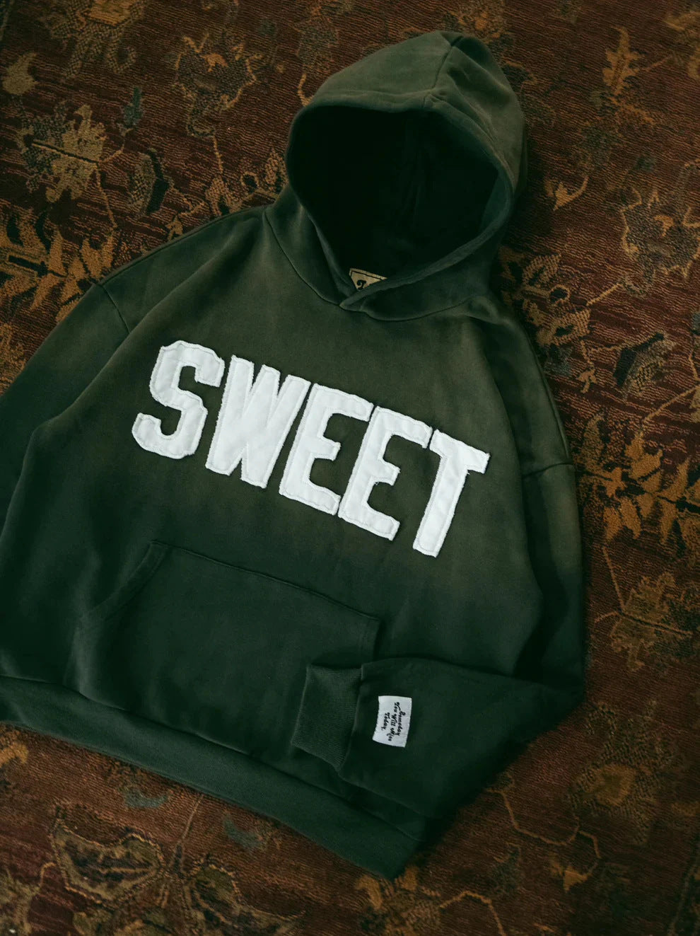 Unisex nan weit geschnittener Kapuzenpullover mit aufgesetzten Buchstabenapplikationen und Kängurutasche R&B