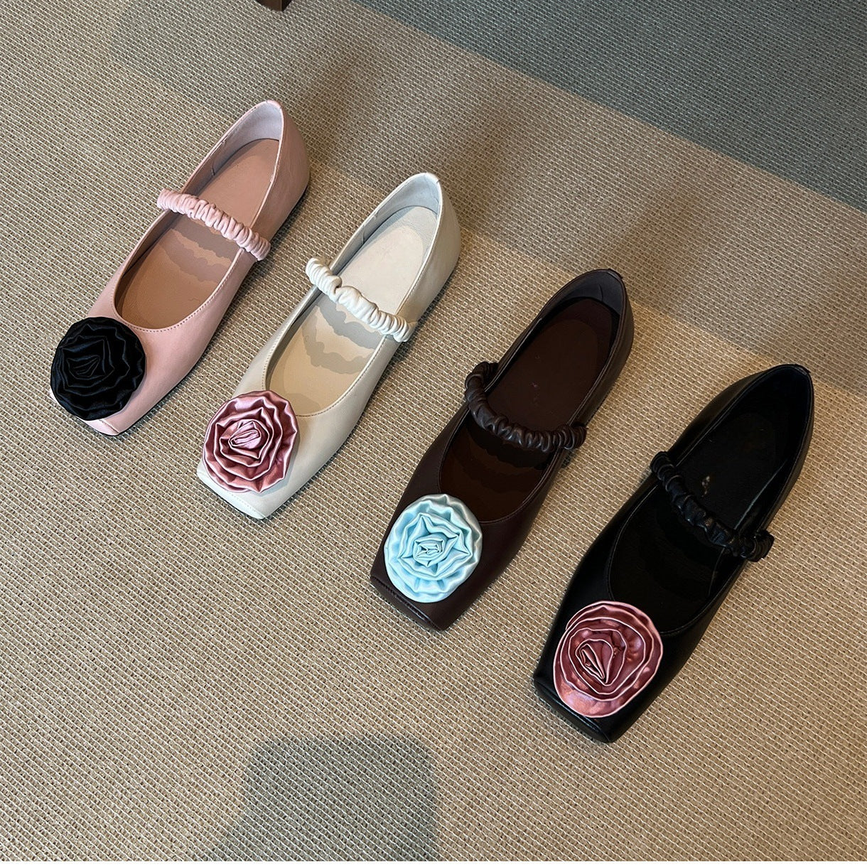 Damen Ballerina-Schuhe mit floralem Design und elegantem Riemen