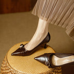 Damen elegante spitze Pumps mit modischem Schnallenakzent