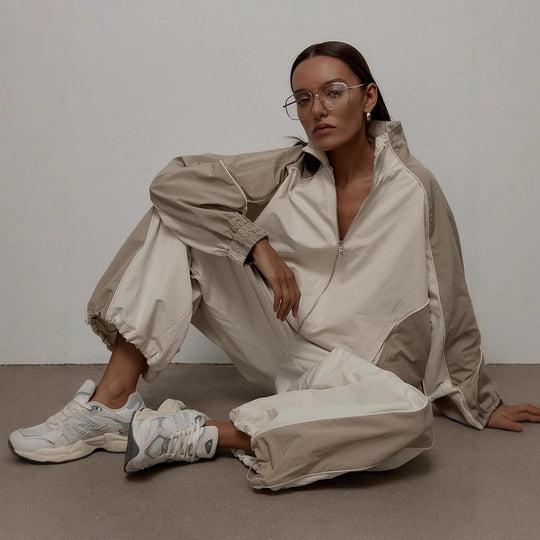 Damen Sportjacke mit hoch stehendem Kragen und kontrastierenden Ärmeln R&B