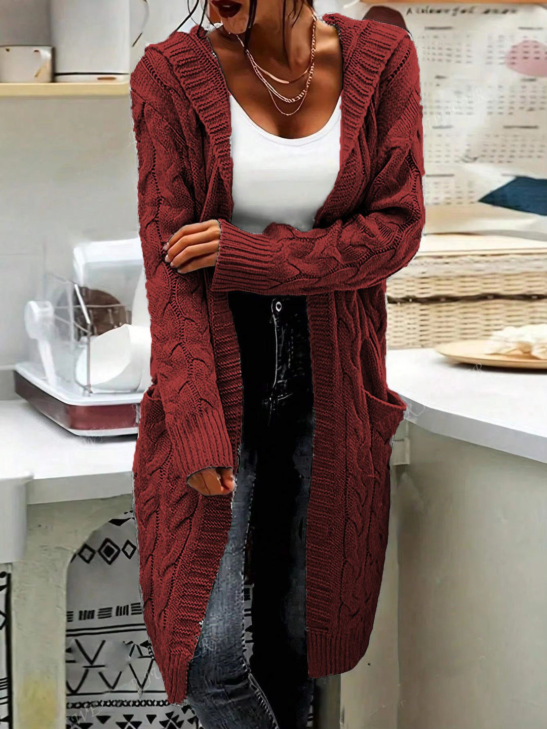 Damen Strickjacke im lässigen Langschnitt mit Zopfmuster und praktischen Taschen R&B