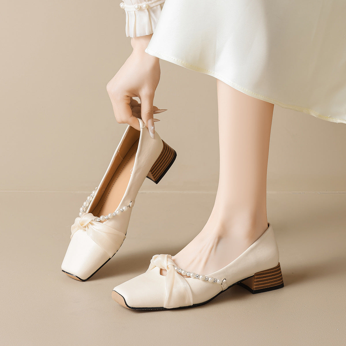 Damen elegante Ballerinas mit modischem Schleifenakzent und funkelnden Perlen