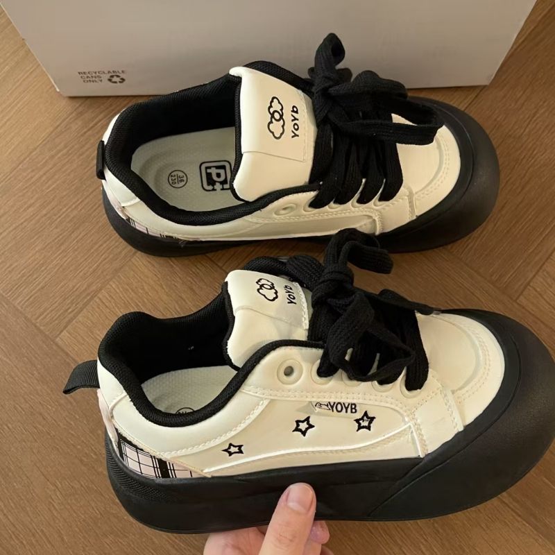 Damen Hochfront Sneaker mit trendigem Plateau und Sternen-Applikationen