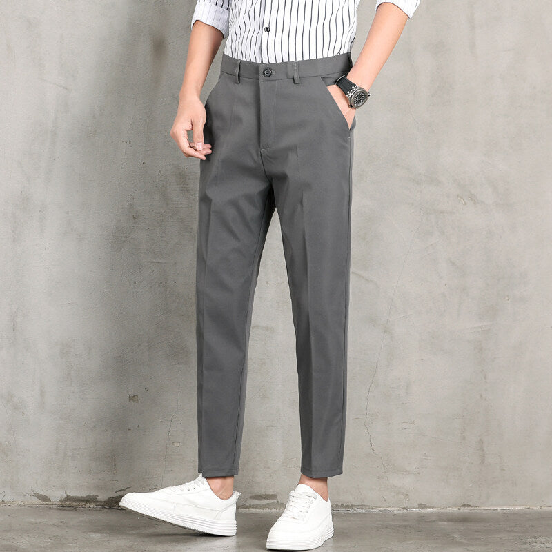 Herren moderneChinohose mit slim fit Schnitt und praktischen Seitentaschen R&B
