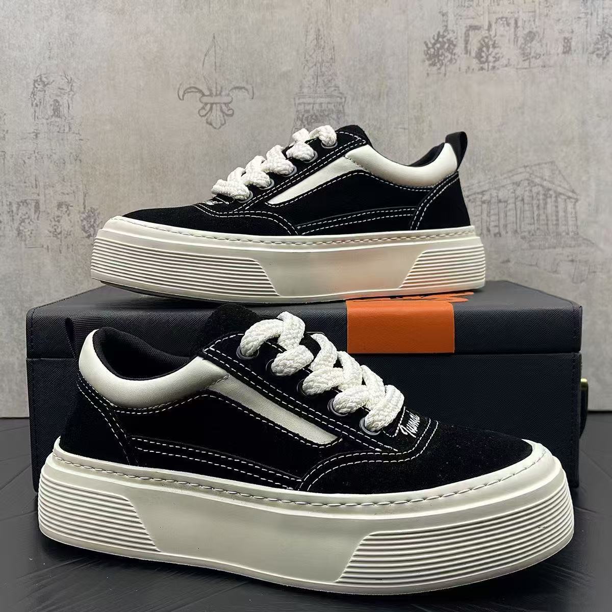 Damen Sneakers mit strukturiertem Obermaterial und voluminösem Sohlenprofil R&B
