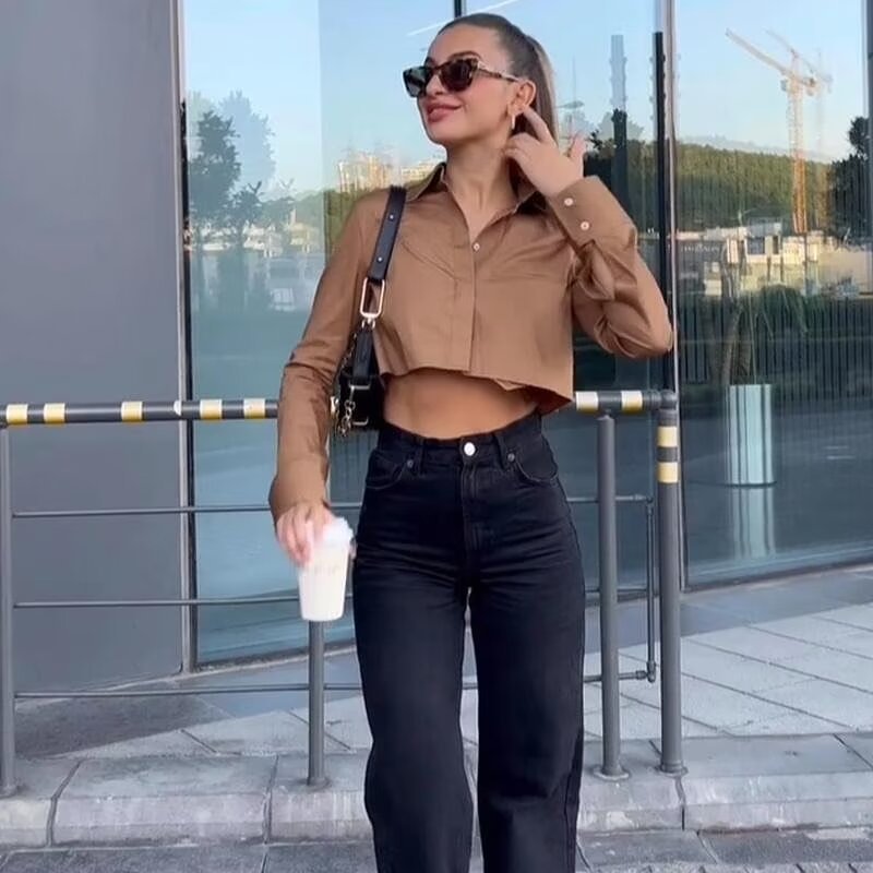 Damen cropped Bluse mit klassischem Kragen und praktischen Brusttaschen R&B