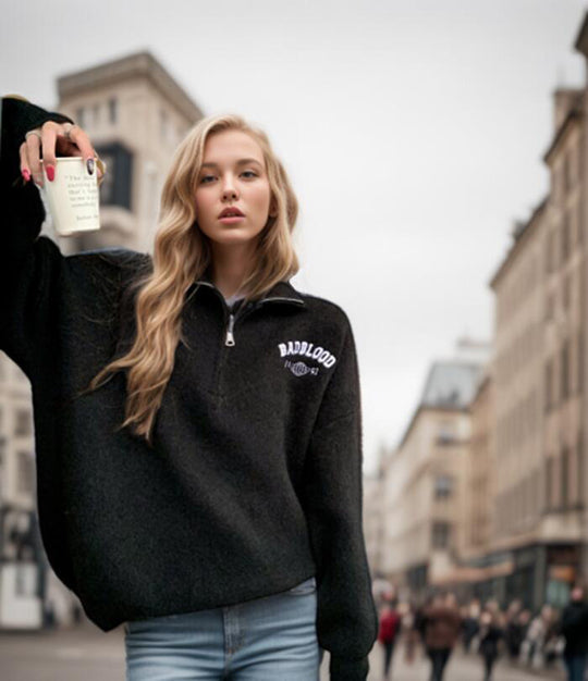 Damen Flauschiger Stehkragenpullover mit Reißverschluss und modernen Details R&B