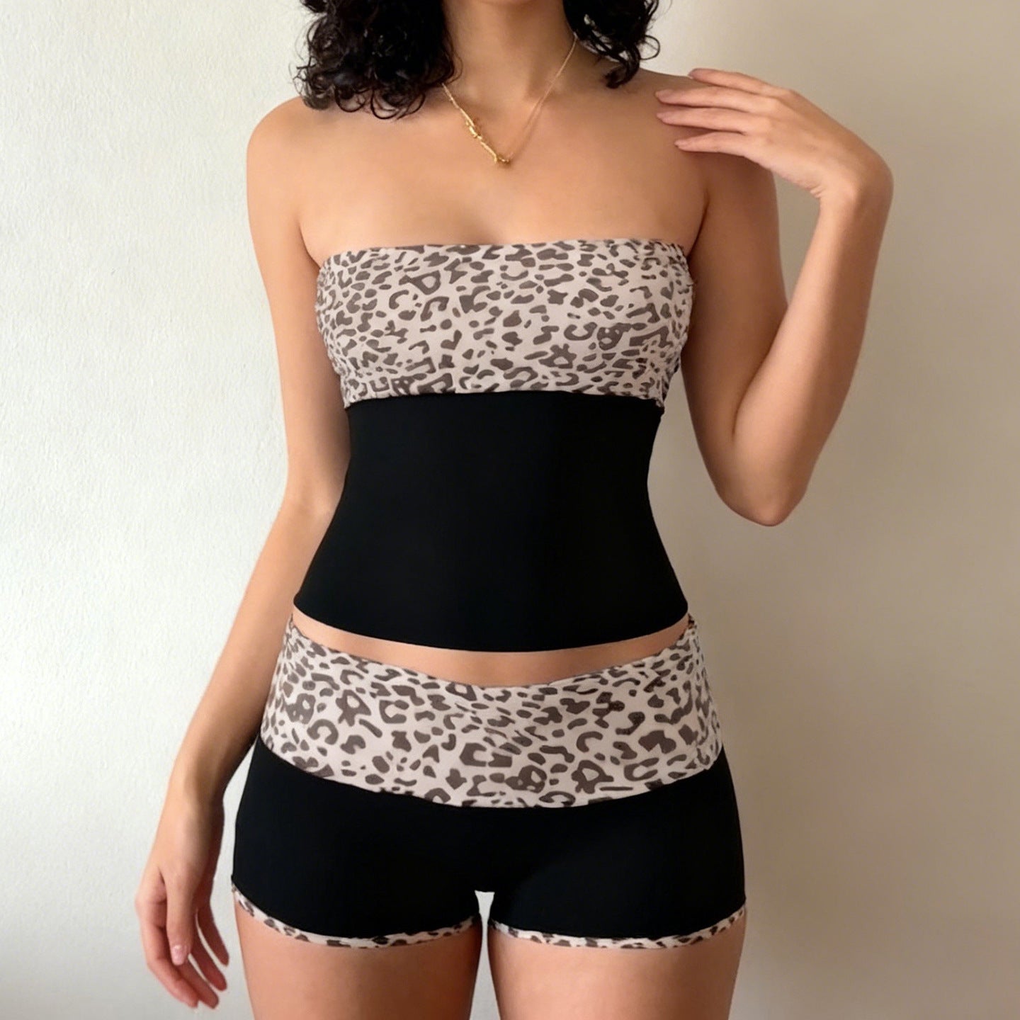 Damen Bandeau-Bikini-Set mit modischem Leopardenmuster und bequemen Shorts R&B