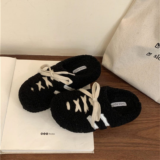 Damen Hausschuhe mit kuscheligem Fleece-Innenfutter und verspieltem Schnür-Design R&B