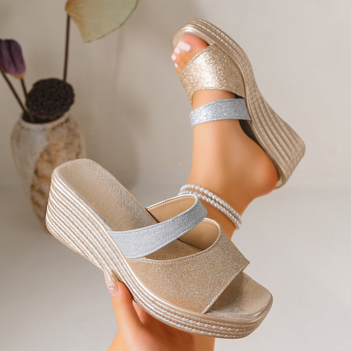 Damen Wedge-Pantoletten mit funkelnden Riemen und komfortablem Fußbett R&B