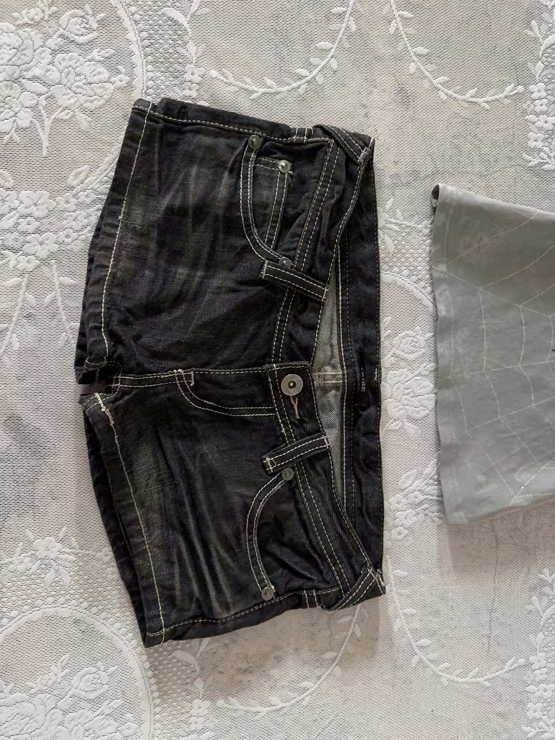 Damen Denim-Shorts mit lässigem Cut und auffälligen Nähte R&B