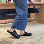 Damen Mules mit doppeltem Schnallenverschluss und eleganter Lederoberfläche