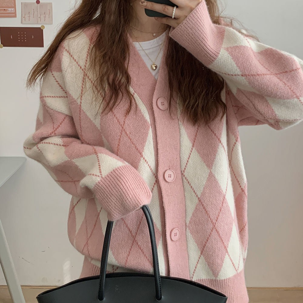Damen Grobstrickjacke mit modernem Rautenmuster und Knopfverschluss R&B