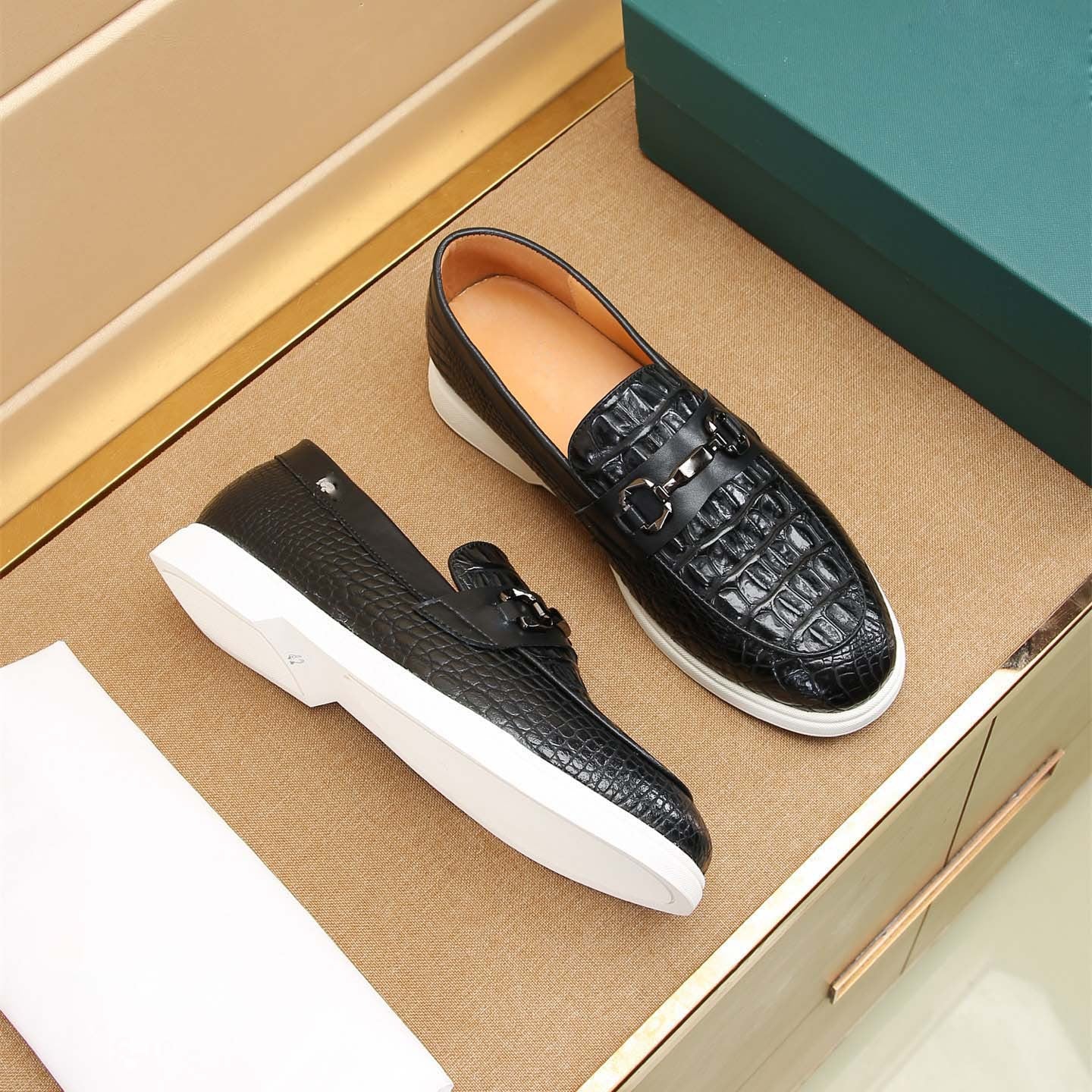 Damen Mokassin Slipper mit modischem Krokodil-Leder-Design R&B