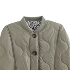 Damen gesteppte Leichtjacke mit trendigen Animal-Print-Ärmeln R&B