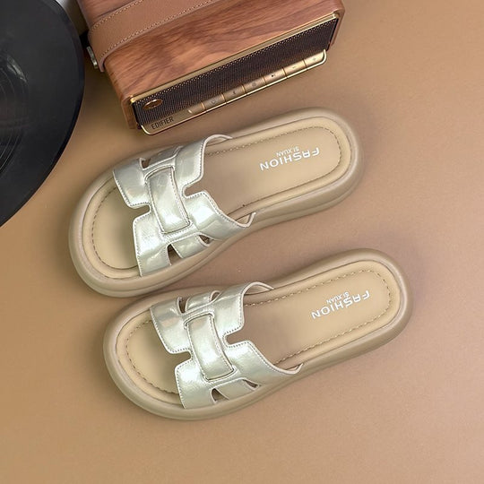 Damen Slide-Sandalen mit glänzendem Riemen und komfortabler Sohle R&B