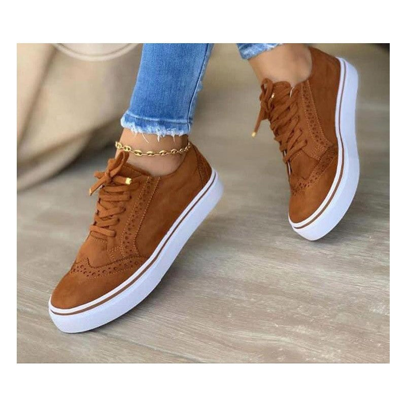 Damen Sneaker im eleganten Vintage-Look mit modischen Broguemustern R&B