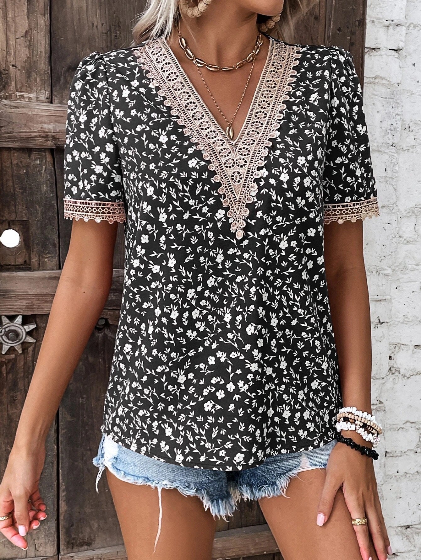 Damen Bluse mit V-Ausschnitt und feinen Spitzenakzenten R&B