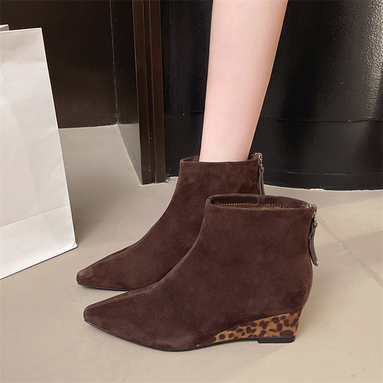 Damen Ankle Boots mit eleganter spitz zulaufender Form und tierischem Akzent R&B
