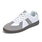 Unisex nan urbaner Tennis-Sneaker mit Veloursleder-Overlays gepolstertem Fersenkragen und vulkanisierter Gummisohle R&B