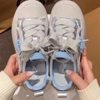Damen Sportliche Sneaker mit atmungsaktiver Mesh-Oberfläche und innovativen Schnürdetails R&B