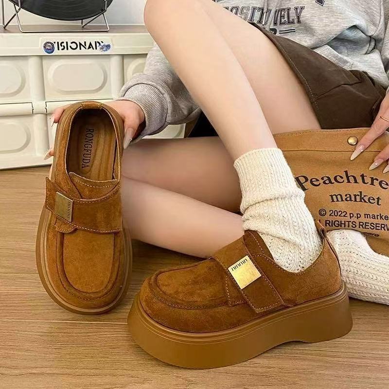 Damen Chunky Clogs aus weichem Wildleder mit verstellbarem Klettverschluss R&B