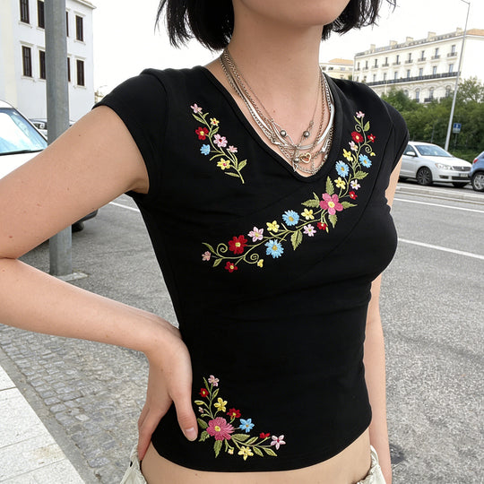 Damen V-Ausschnitt T-Shirt mit floraler Stickerei und figurbetontem Schnitt R&B