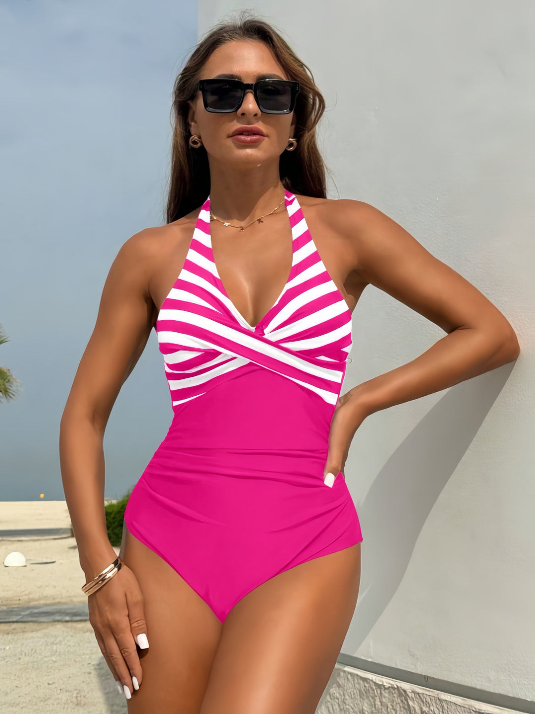 Damen Einteiler-Badeanzug mit elegantem Wickel-Design und vertikalen Streifen R&B