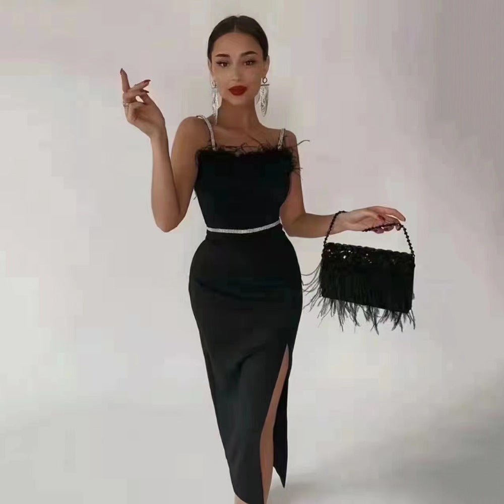 Damen Elegantes Maxikleid mit tiefem Schlitz und verspieltem Federbesatz R&B