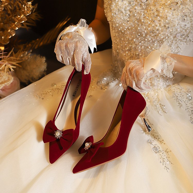 Damen elegante Pumps mit zierlichem Schleifenakzent und glitzernden Applikationen