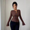 Damen nan figurbetontes Langarmshirt mit Schlüsselloch und Ringapplikation R&B