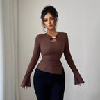 Damen nan figurbetontes Langarmshirt mit Schlüsselloch und Ringapplikation R&B