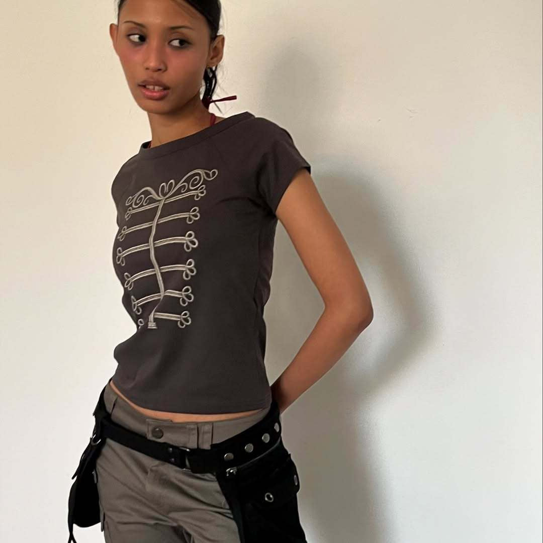 Damen Elegantes T-Shirt mit skulpturalem Design R&B