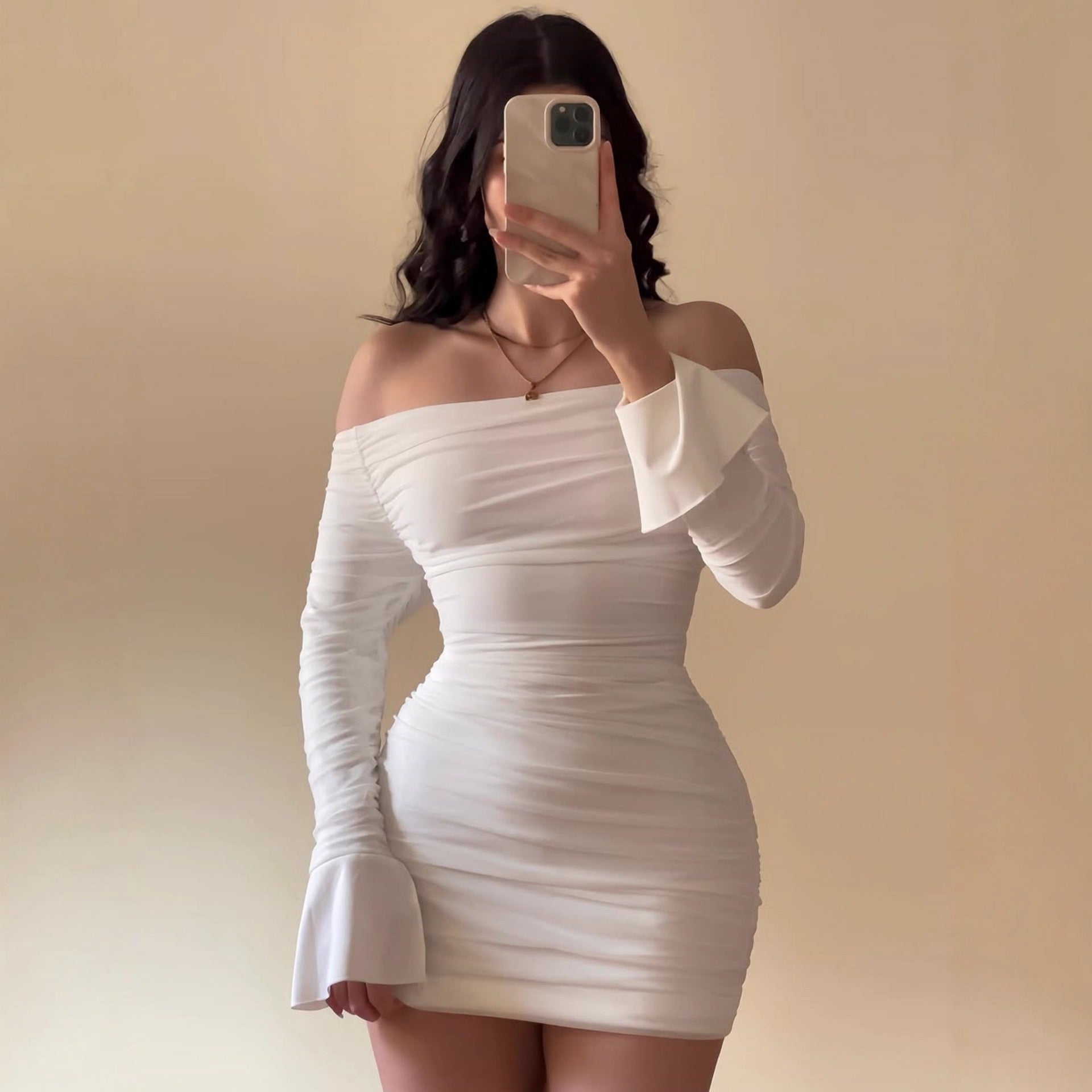 Damen Off-Shoulder Minikleid mit Rüschendetails und figurbetontem Schnitt R&B