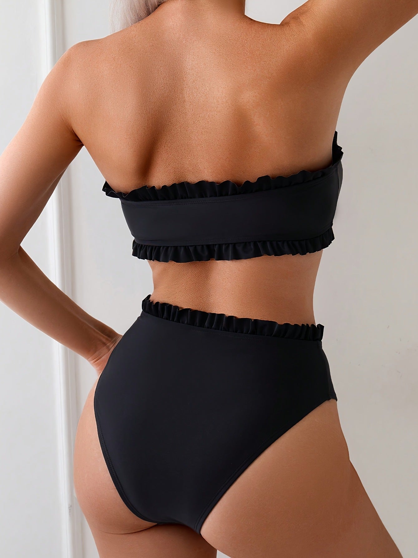 Damen Bandeau-Bikini mit voluminösen Rüschendetails und hohem Bund R&B