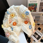Damen Strickjacke mit Blumenapplikation und Knopfleiste