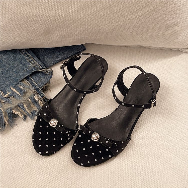 Damen offene Riemensandalen mit Polka-Dot-Muster und dekorativem Schmuckdetail R&B