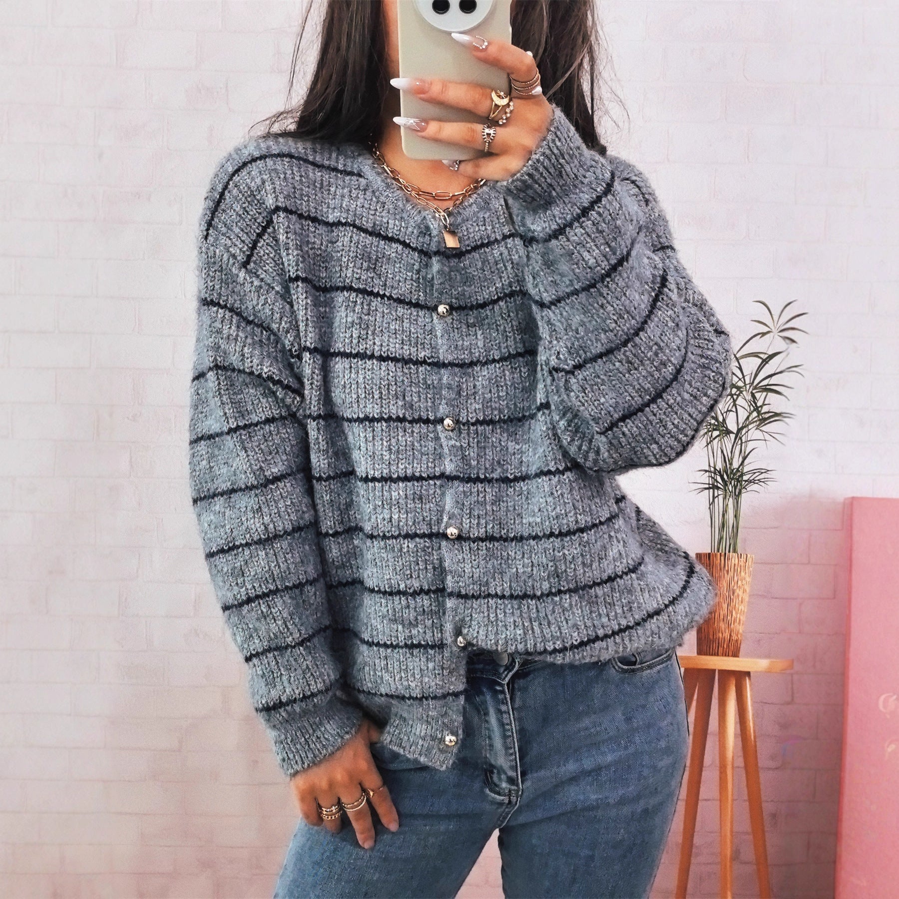 Damen gemütliche Strickjacke mit elegantem Streifenmuster und schimmernden Knöpfen R&B