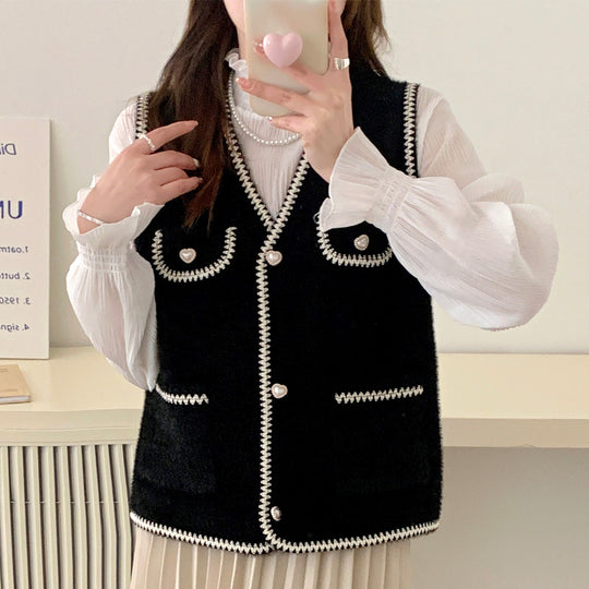 Damen Strickjacke mit Herzknöpfen und kontrastierenden Details R&B